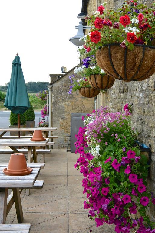 Coach & Horses Hotel Bourton-on-the-Water Exterior foto